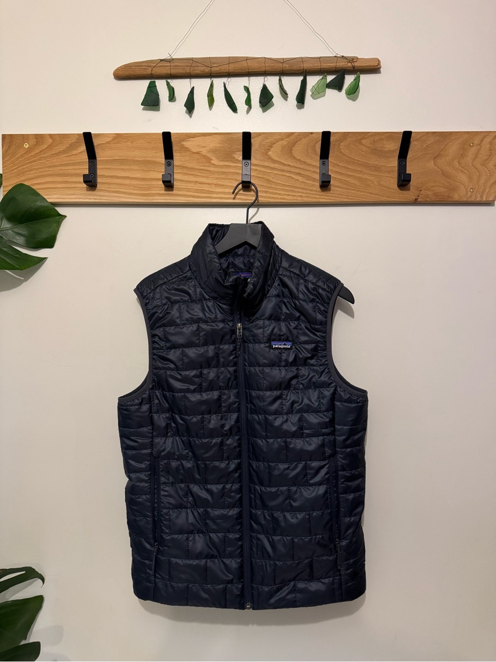 Patagonia men’s M nano puff vest size M dark navy blue